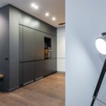 Moderne woonkamer met sfeervolle LED-lichtbronnen in verschillende lampen, zoals hanglampen en vloerlampen, van De Lampfabriek.